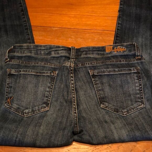 Kut from the Kloth jeans Size 6 medium wash with fading and whiskering raw hem - Picture 4 of 14